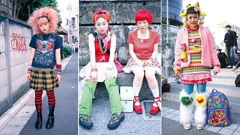 Jeunes filles japonaises au style vestimentaire color et cratif dans la rue.